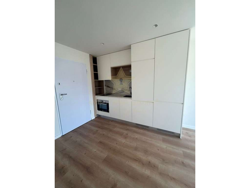 Apartamento T1 com lugar de garagem a 300 metros da Estação do Metr... - Grande imagem: 2/11