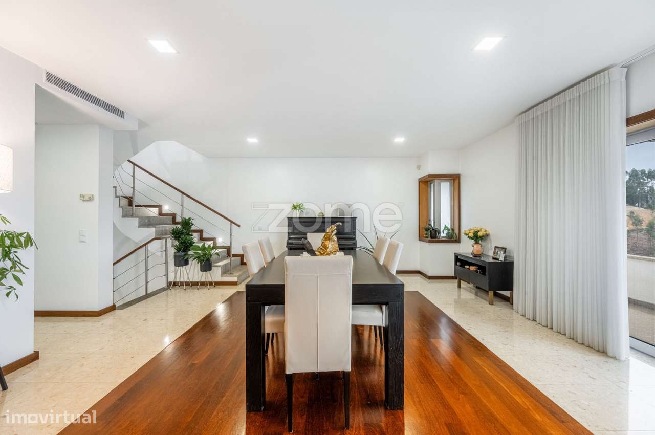 Moradia T3 c/Suítes e Piscina na Quinta das Luzes-11