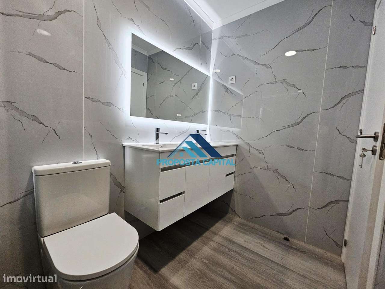 APARTAMENTO T4 REMODELADO CENTRO AMORA-38