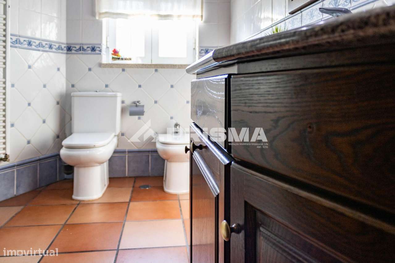 Moradia T5 para Venda em C. Branco-29