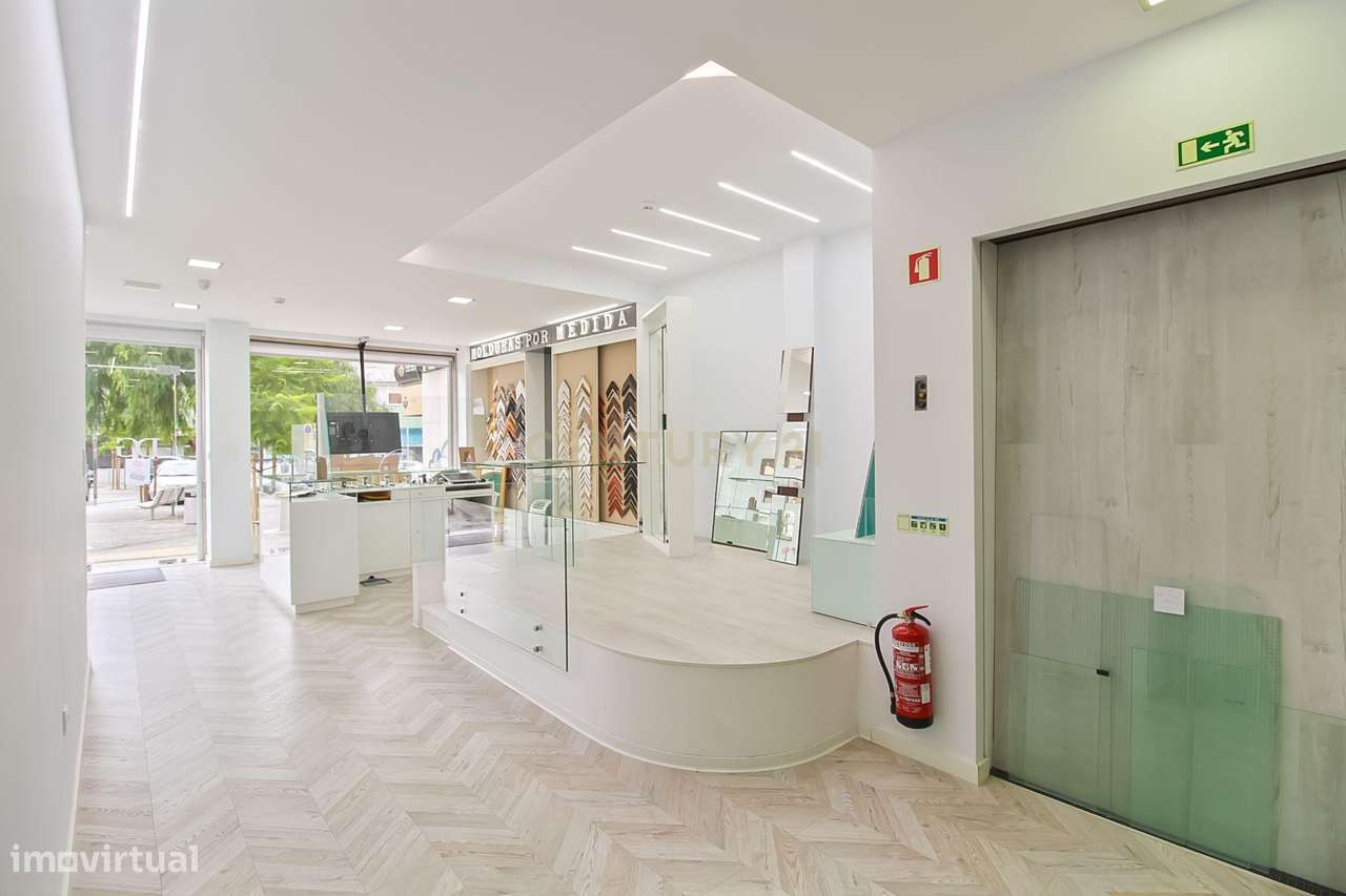 Loja com dois pisos localizada numa zona central e consolidada de Saca - Grande imagem: 3/14