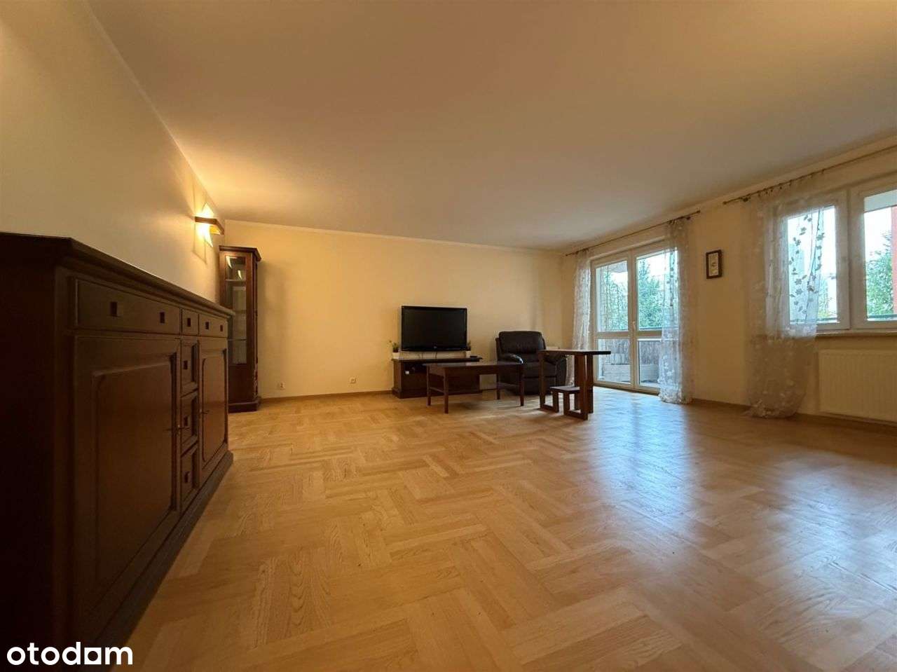 *czechów*2003 rok*3-4 pokojowe*1 pietro*-15