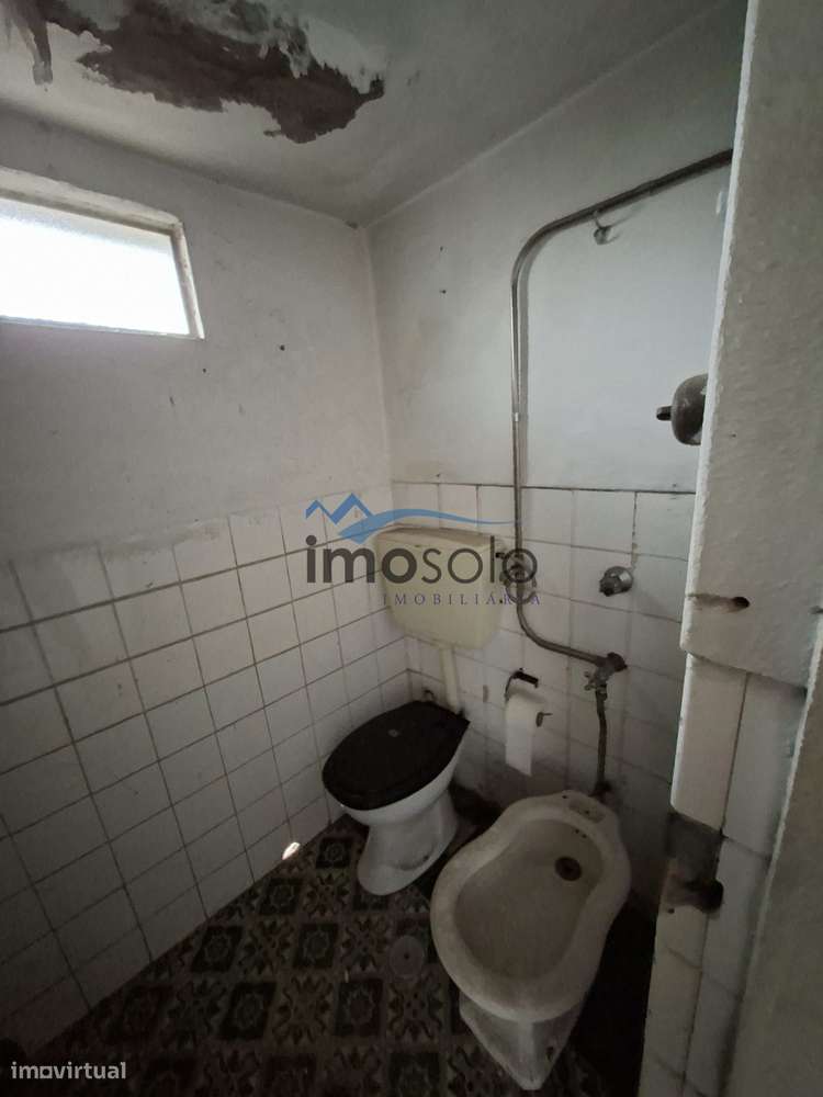 Moradia T2 com Oportunidade de Recuperação e Negócio Integrado-9