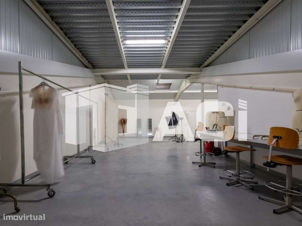 Armazém e Espaço Industrial de Excelência - 3 Pisos | Terreno de 5....-25