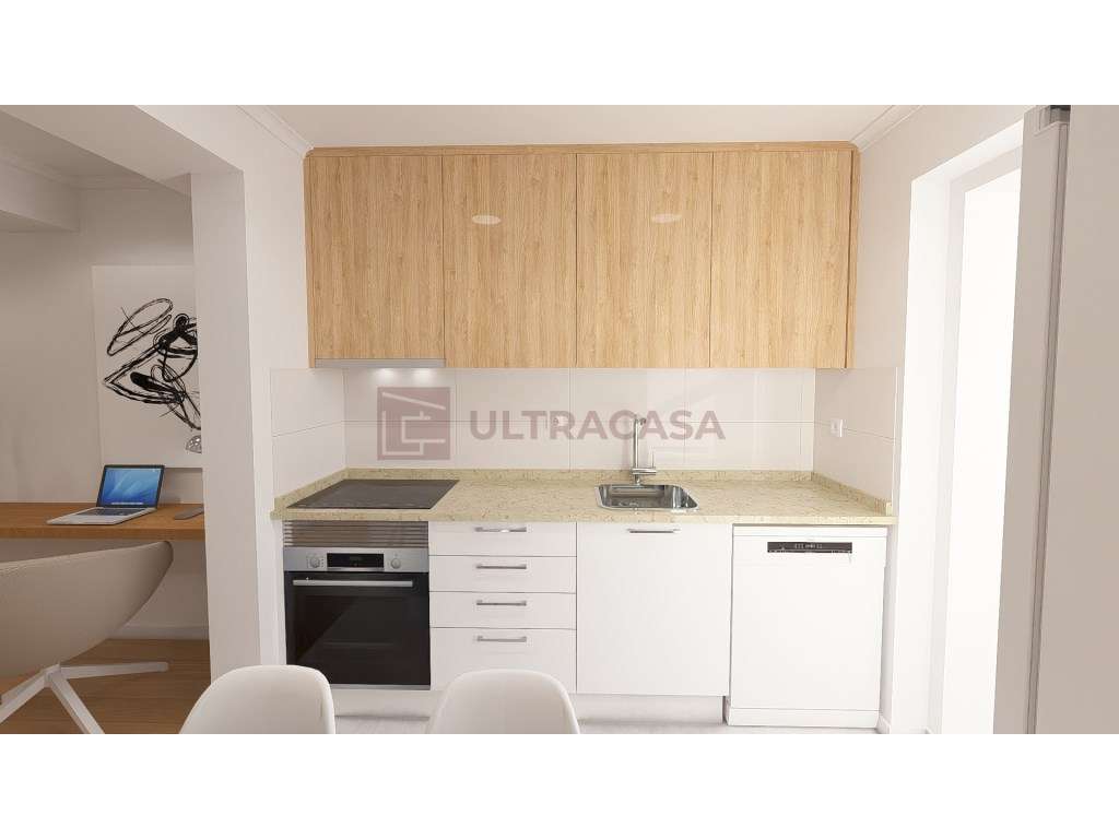 T0 Remodelado com Logradouro no Centro da Amadora-5