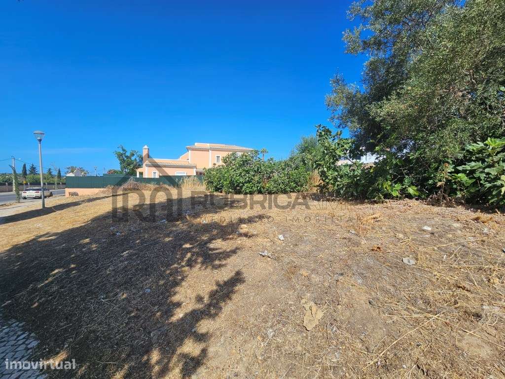 Lote para moradia no centro de Almancil-2