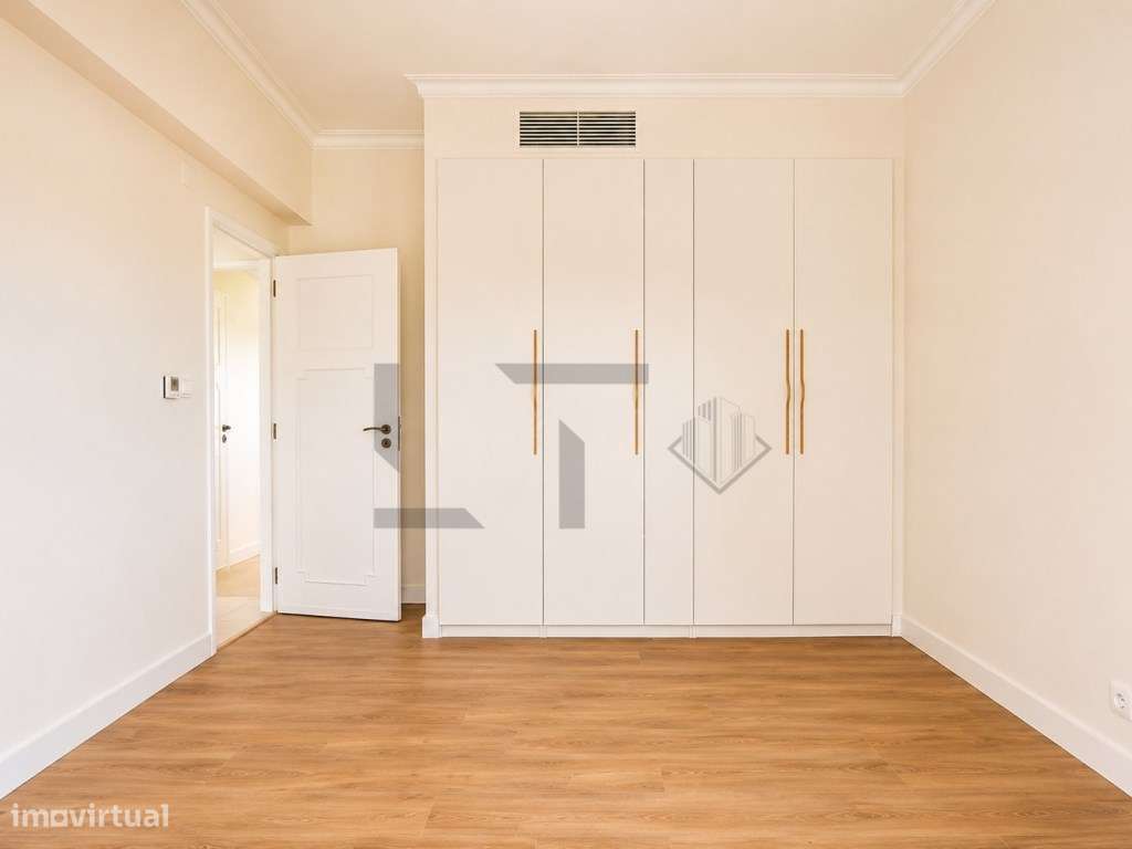 Moradia T4 em Banda totalmente Renovada com Garagem, para Venda na ...-33