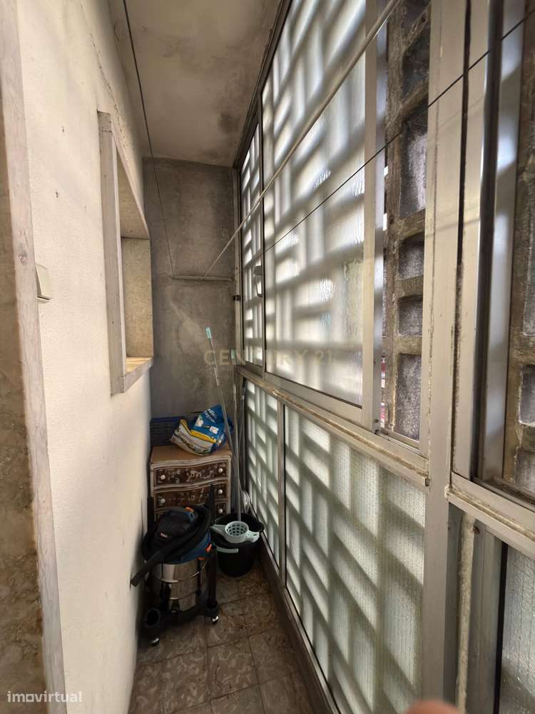 T2 no centro da Amadora, junto ao Babilónia e Metro-16