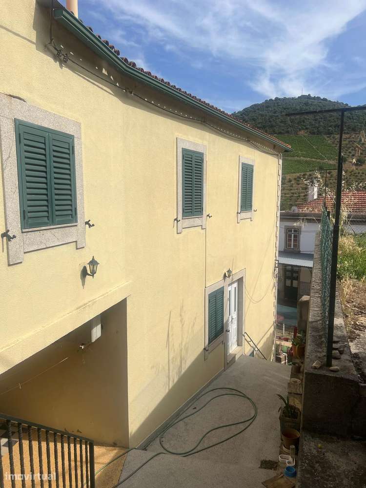 Moradia T6 com bar restaurante a funcionar no R/C em Foz Tua-20
