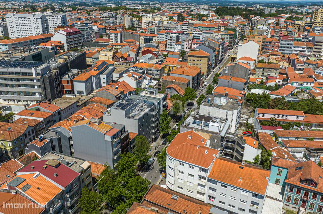 PRÉDIO PARA REABILITAÇÃO NO CENTRO DO PORTO - Grande imagem: 4/18