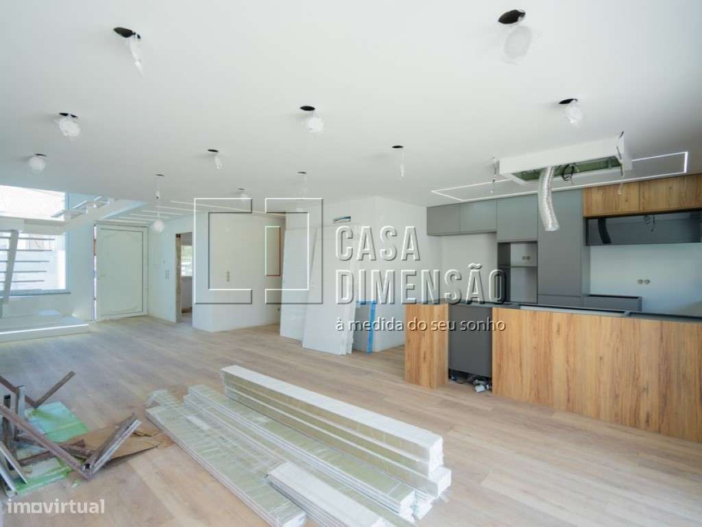 Moradia isolada de tipologia T4 localizada na zona da Charneca da C...-9