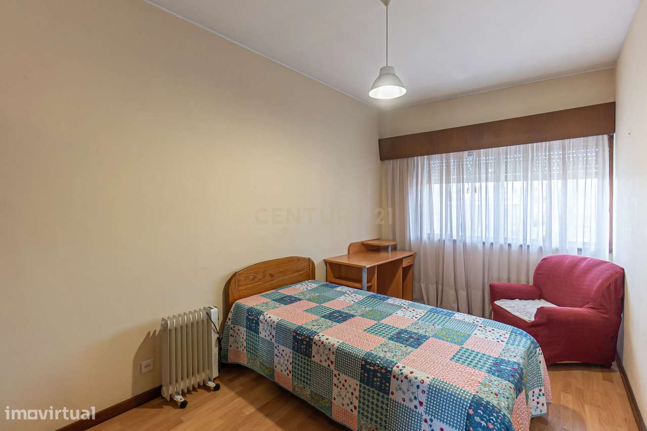 Apartamento T2+1 com Terraço na Prestigiada Rua da Alegria-18