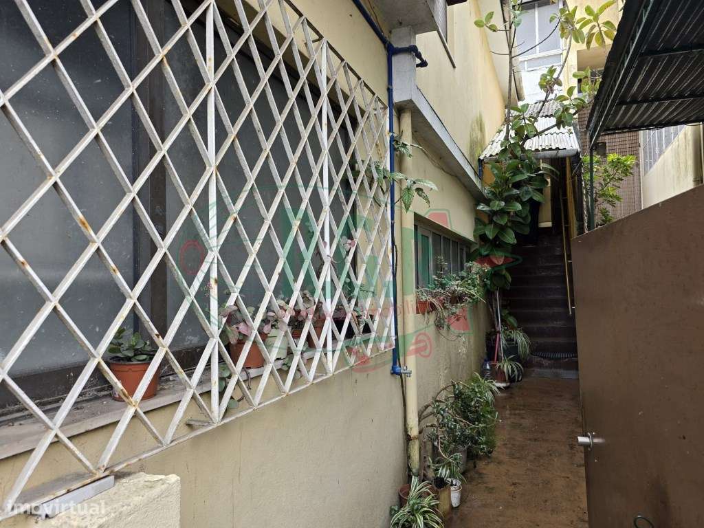 INVESTIMENTO - T5 Entrada Independente | Garagem | Peq. Quintal | C...-36