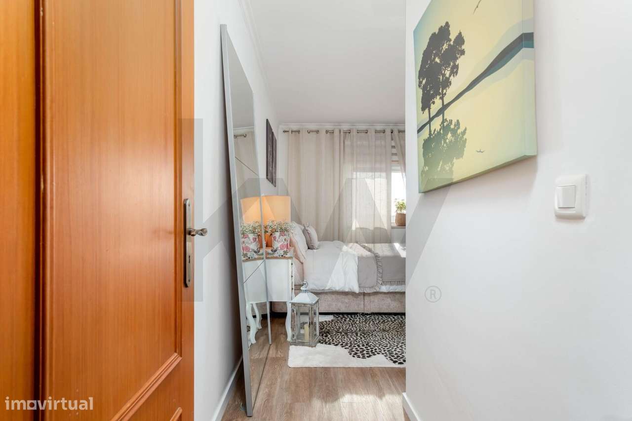 Apartamento T3, com Suíte, Arrecadação e Lugar de Garagem - Palhais, B-17