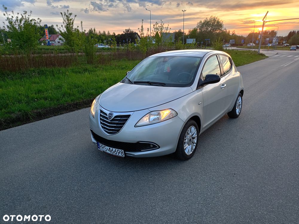 Lancia Ypsilon