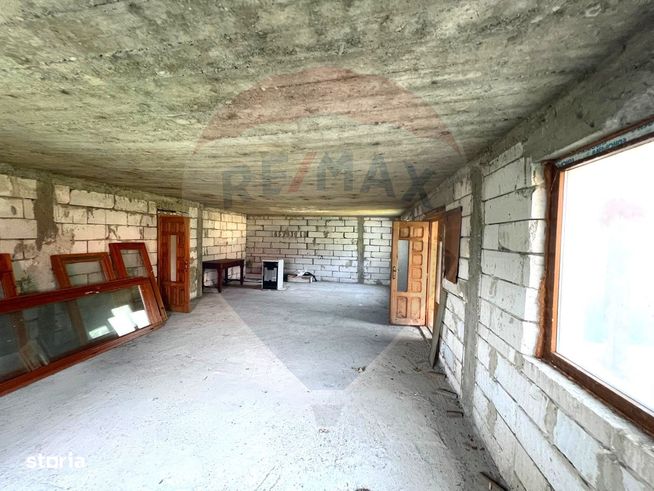 Casă / Vilă cu 6 camere de vânzare în BUHUȘI Județul BACĂU-5