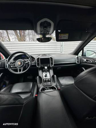 Porsche Cayenne 3.0 L - 15