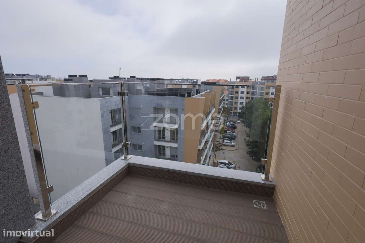 Apartamento T3 com garagem-17