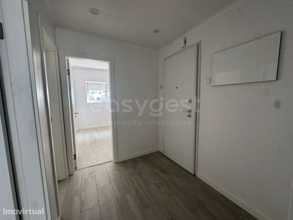 Espetacular Apartamento T3 com logradouro em Amora-3