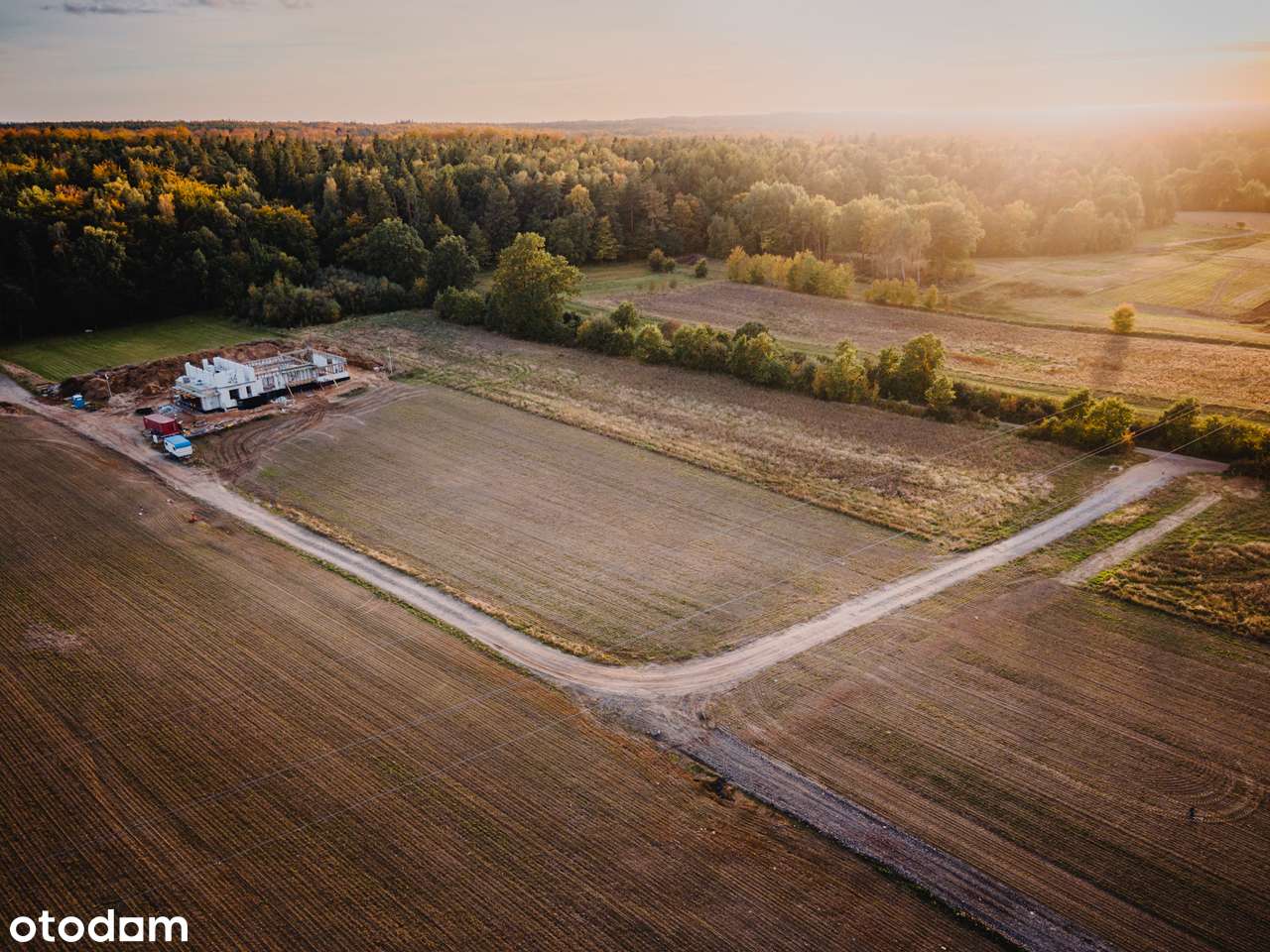 Działka budowlana w malowniczej lokalizacji-4