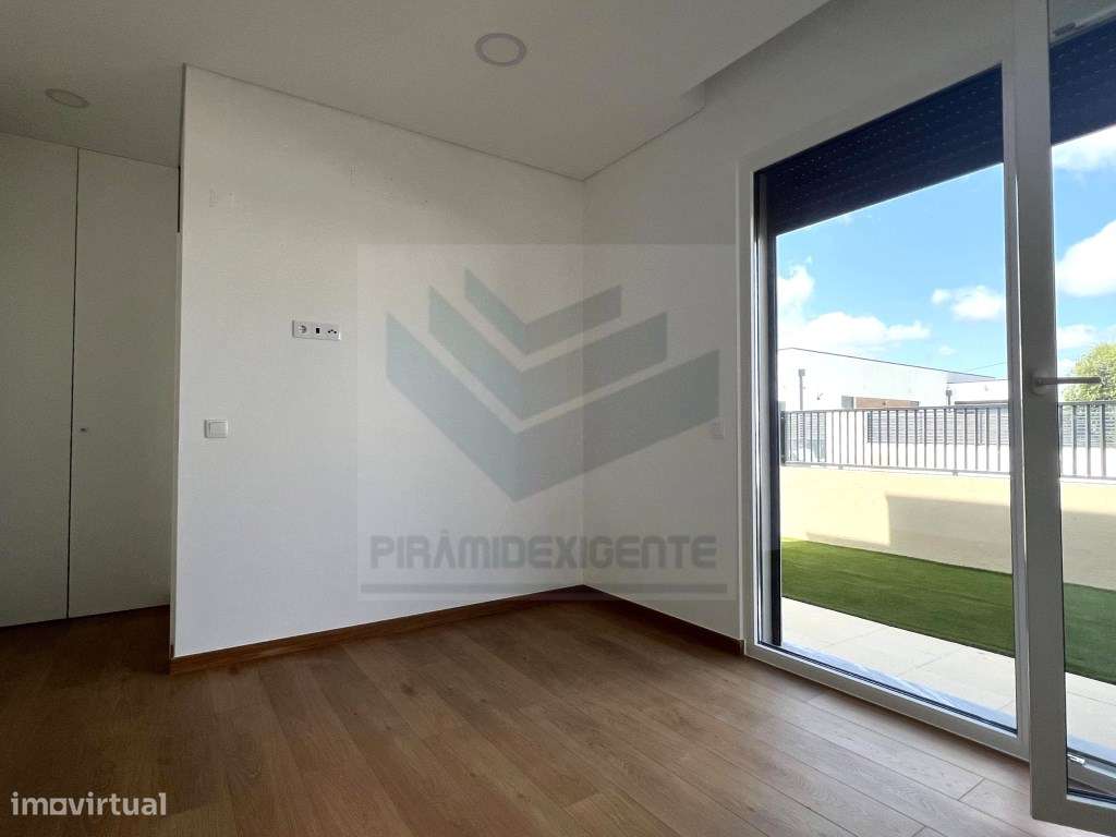 AZEITÃO, MORADIA Nova, 5ass. 3 SUITES, Lavandaria PISCINA-22