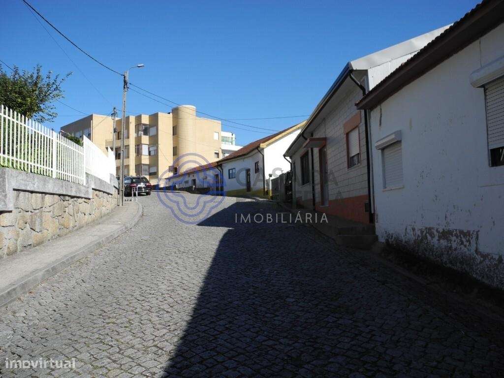 Casa Térrea T2 com Jardim e Acesso por duas Ruas — Valbom, Gondomar - Grande imagem: 5/24