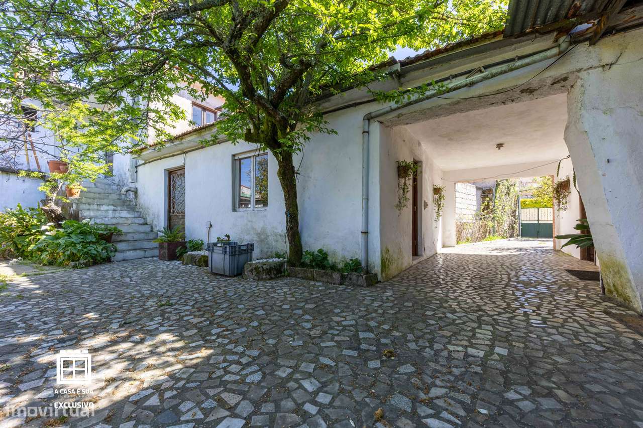 Moradia com duas habitações independentes em Lourosa - Exclusivo-3