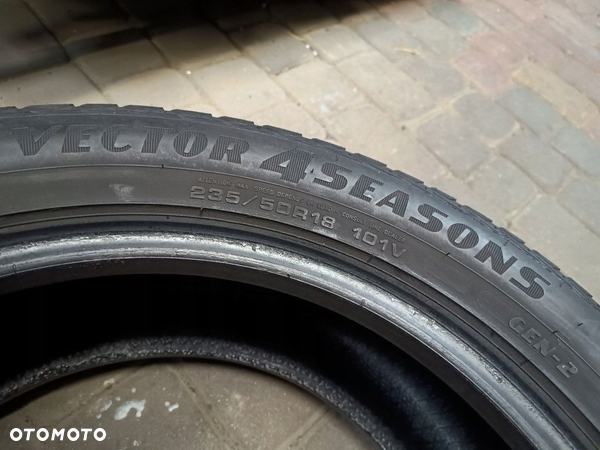 235/50R18 129 GOODYEAR VECTOR 4SEASON. 7mm - 3