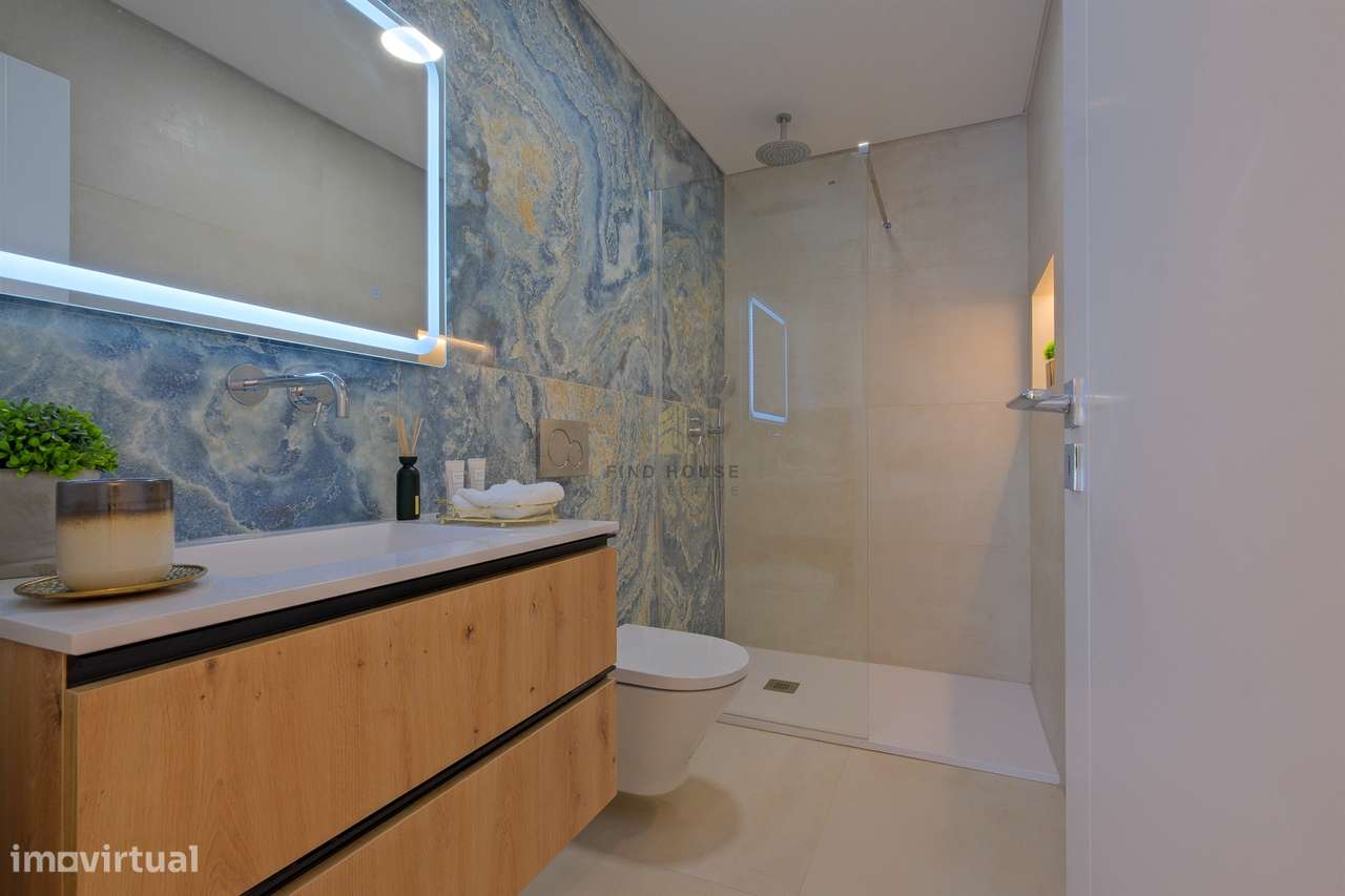 Moradia T4 de Luxo Totalmente Remodelada na Herdade da Aroeira-32