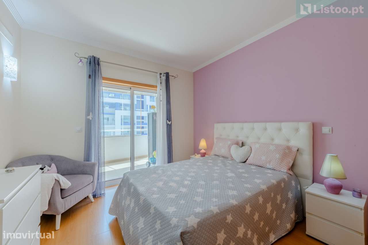 Apartamento T2 com Piscina, Varanda em Portimão-10