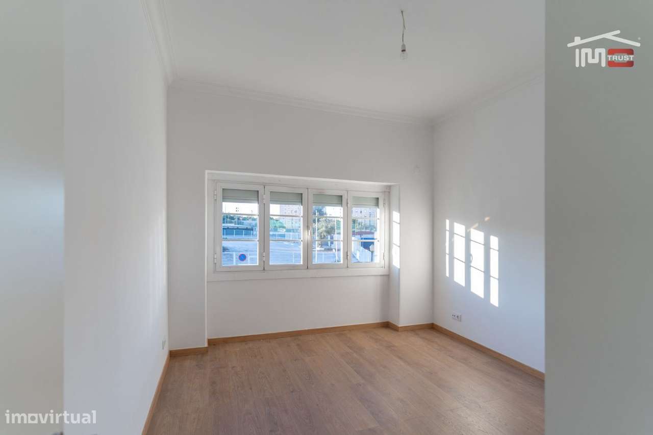 OPORTUNIDADE INVESTIMENTO - APARTAMENTO T4 CONVERTIDO EM T5 COM TER...-22