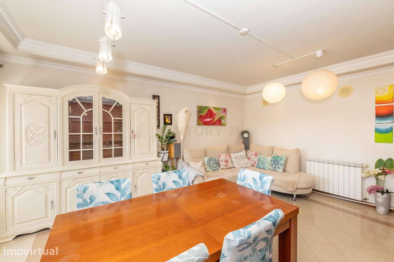 T2 com 2 Wc´s, elevador, arrecadação e parqueamento - Grande imagem: 2/32