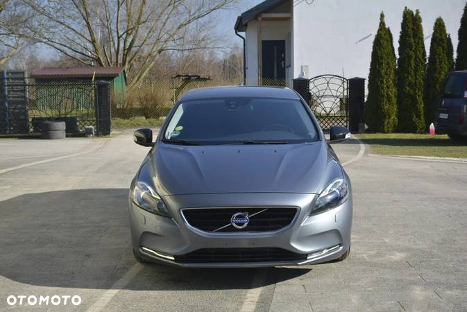 Volvo V40 D2 Momentum - 2