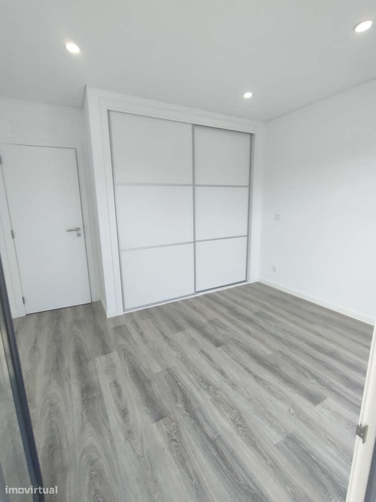 Moradia Geminada T4 com Piscina - Grande imagem: 5/33