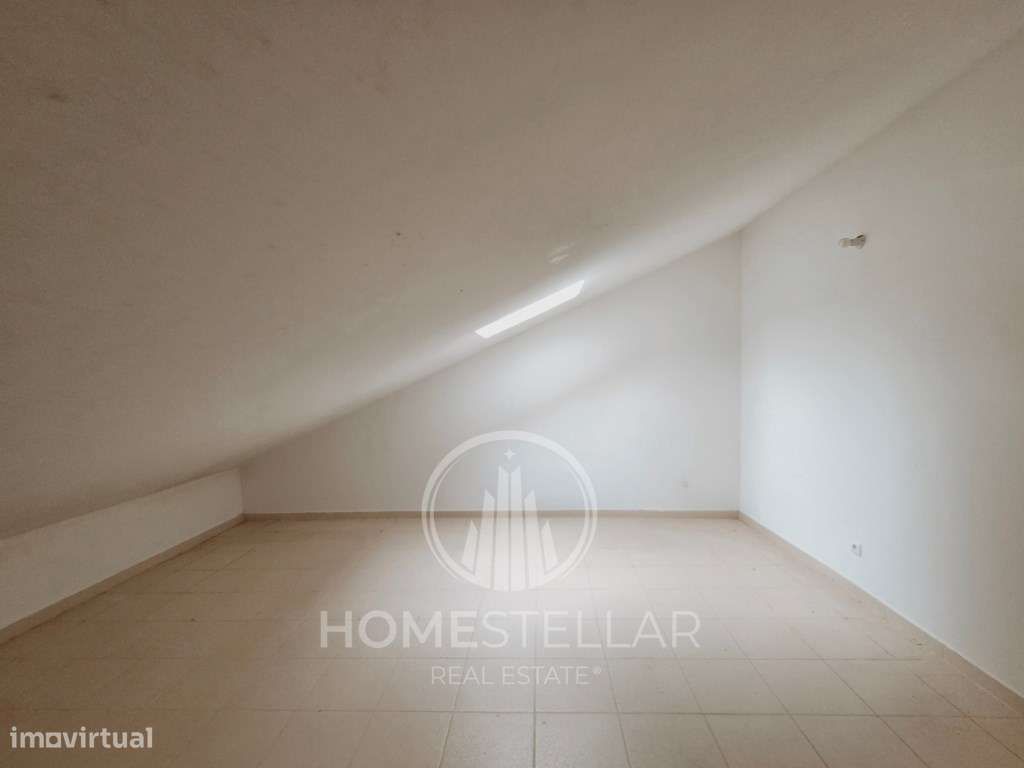 Apartamento T2 Atalaia com Arrecadação e Parqueamento-28