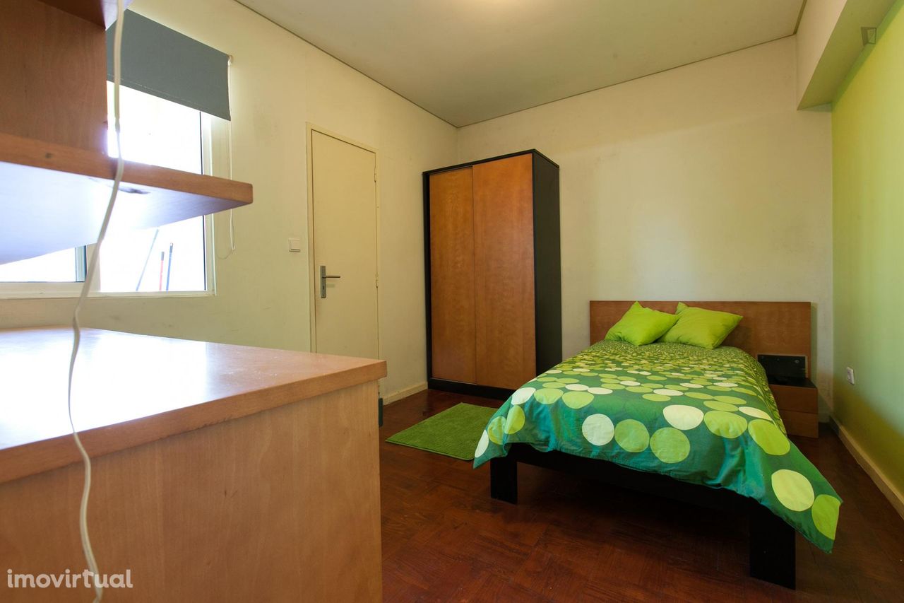 39176 - Quarto com cama de solteiro, com casa de banho privada, em...