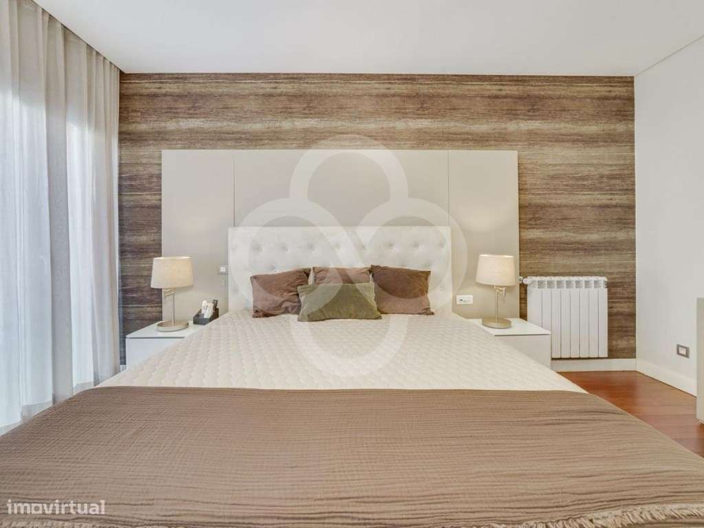 Apartamento T4 com 4 lugares de parqueamento na Avenida Marquês de ...-11