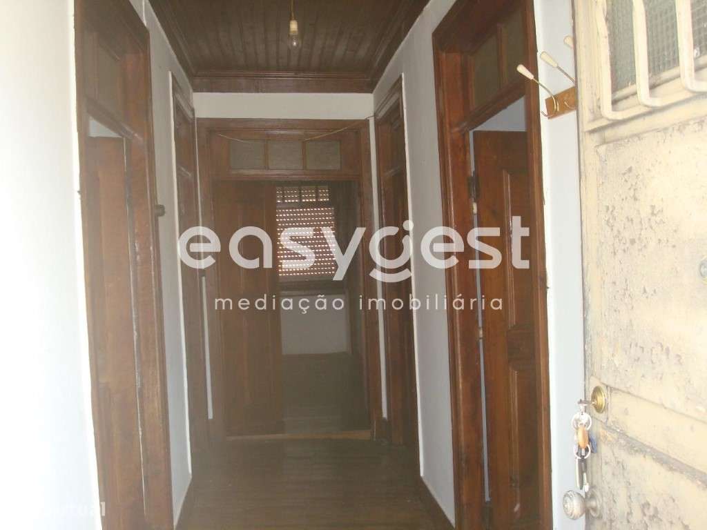 Moradia T3 tradicional em granito e madeira em Almendra - Grande imagem: 5/8