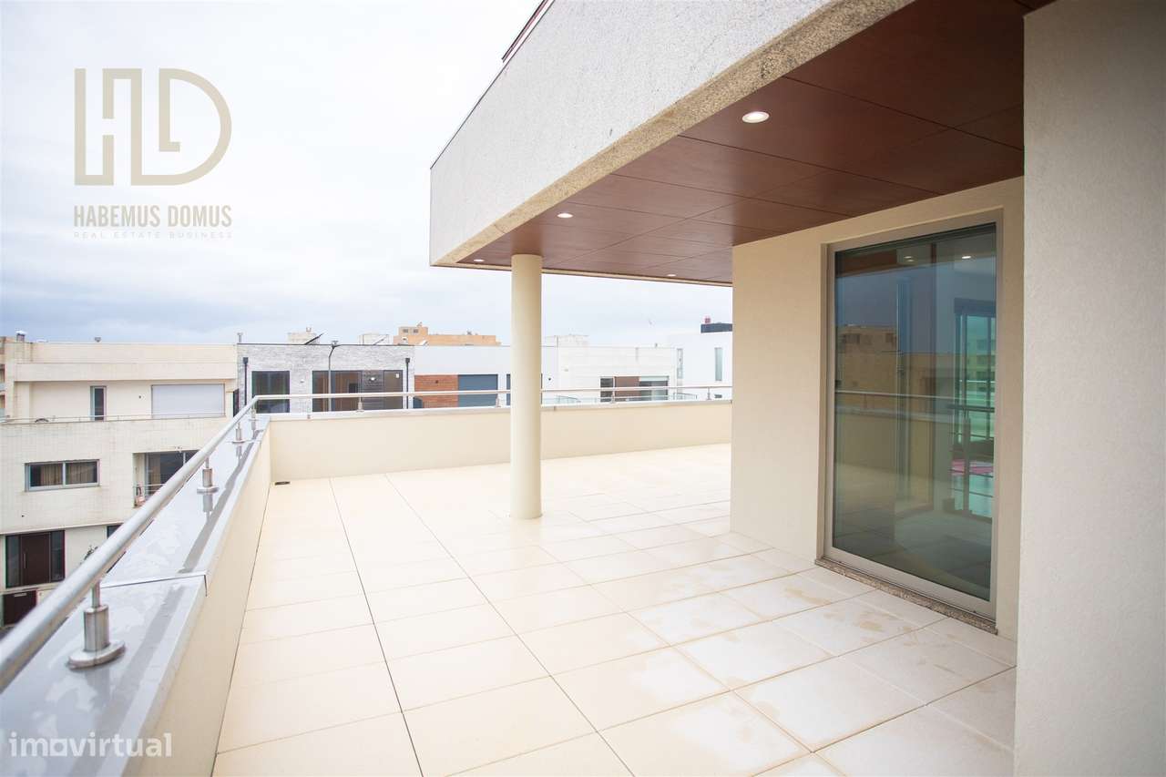 Moradia T3+1 de Luxo com 405m2 a 200 Metros da Praia em Canidelo.-40