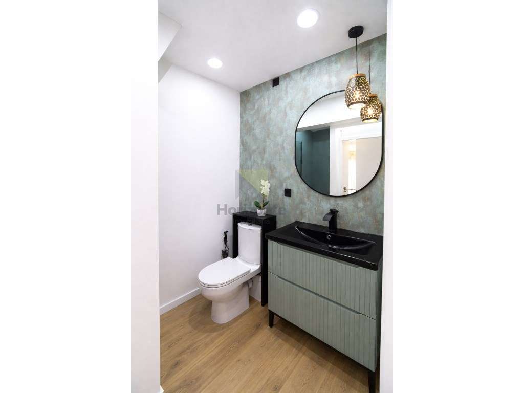 Apartamento T2 Totalmente Remodelado em Benfica-7