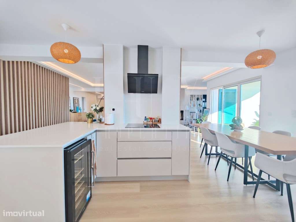 PENTHOUSE T5 DE LUXO COM VISTA FRONTAL DE MAR NO CENTRO DO ESTORIL-16