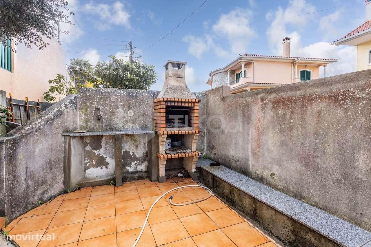 MORADIA GEMINADA À  VENDA EM PORTO SALVO– 3 PISOS, 2 FRENTES-26