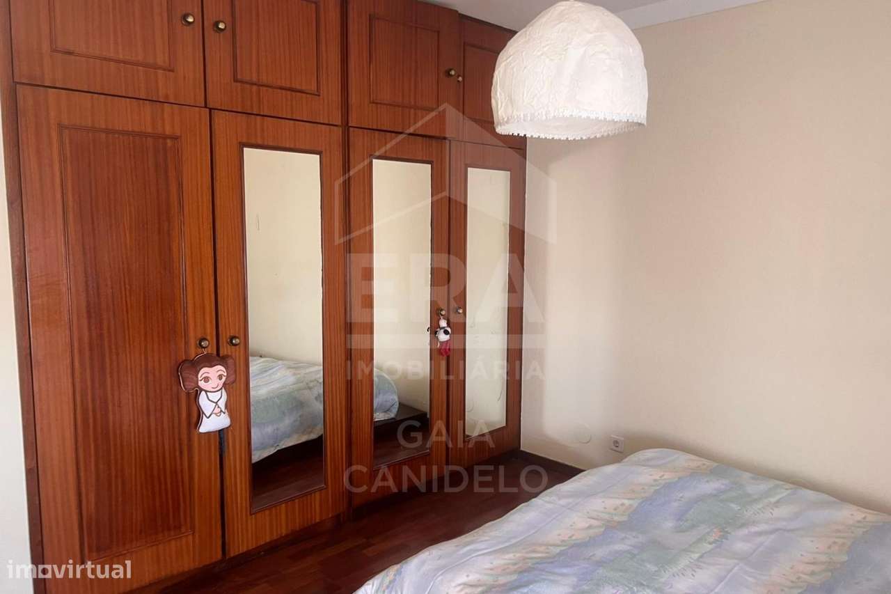 T2 com Enorme Terraço em Localização Privilegiada-8