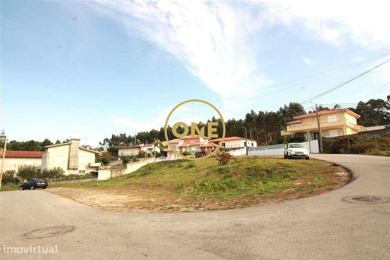 Terreno com 1400m2 de construção situa-se a apenas 3 minutos do centro - Grande imagem: 5/6