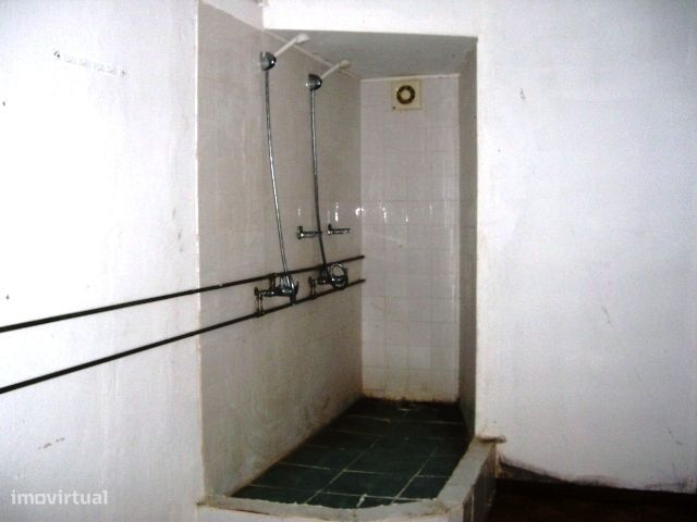 Vendo Garagem/Armazém Junto ao seminario em Leiria-8