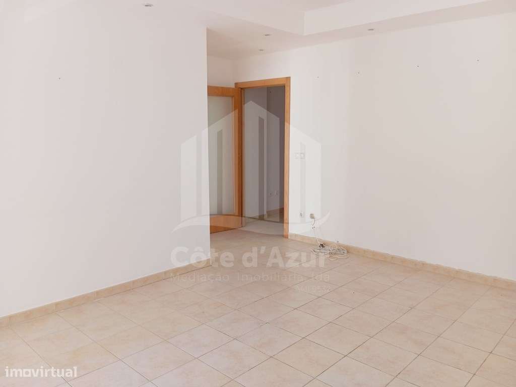 Apartamento T2 com garagem na vila de Sesimbra - Grande imagem: 4/16