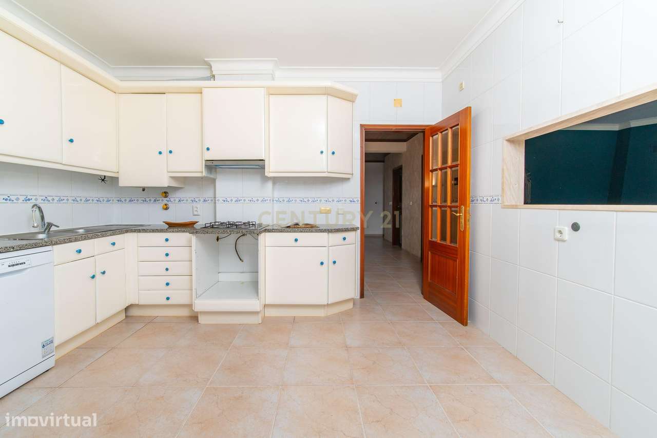 Apartamento T3 em Alcochete com garagem e arrecadação - Oportunidade Ú-10