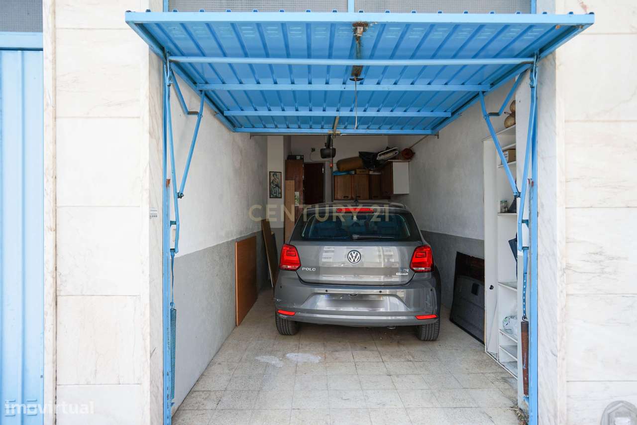 APARTAMENTO T3 COM GARAGEM E ARRECADAÇÃO - CASAL DO CHAPIM - ODIVELAS-28