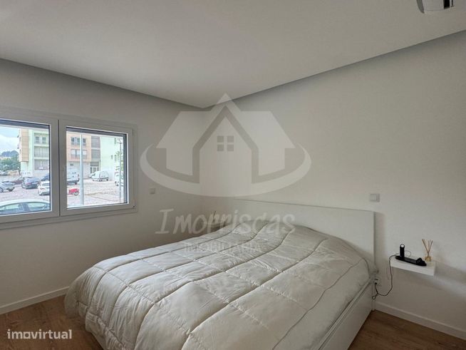 Apartamento T4 seminovo com terraço, no Parque das Oliveiras em Cam...-13