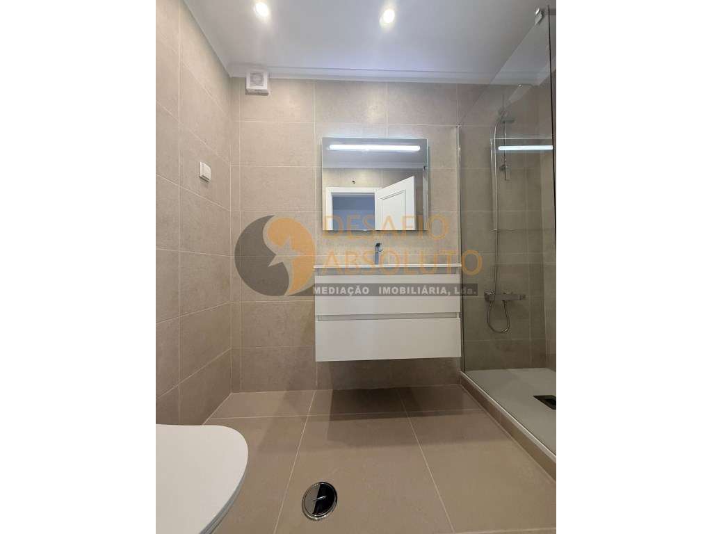 Apartamento T3 c/ Arrecadação. Feijó | Almada-10